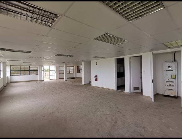 1,726M² WAREHOUSE TO LET IN JET PARK